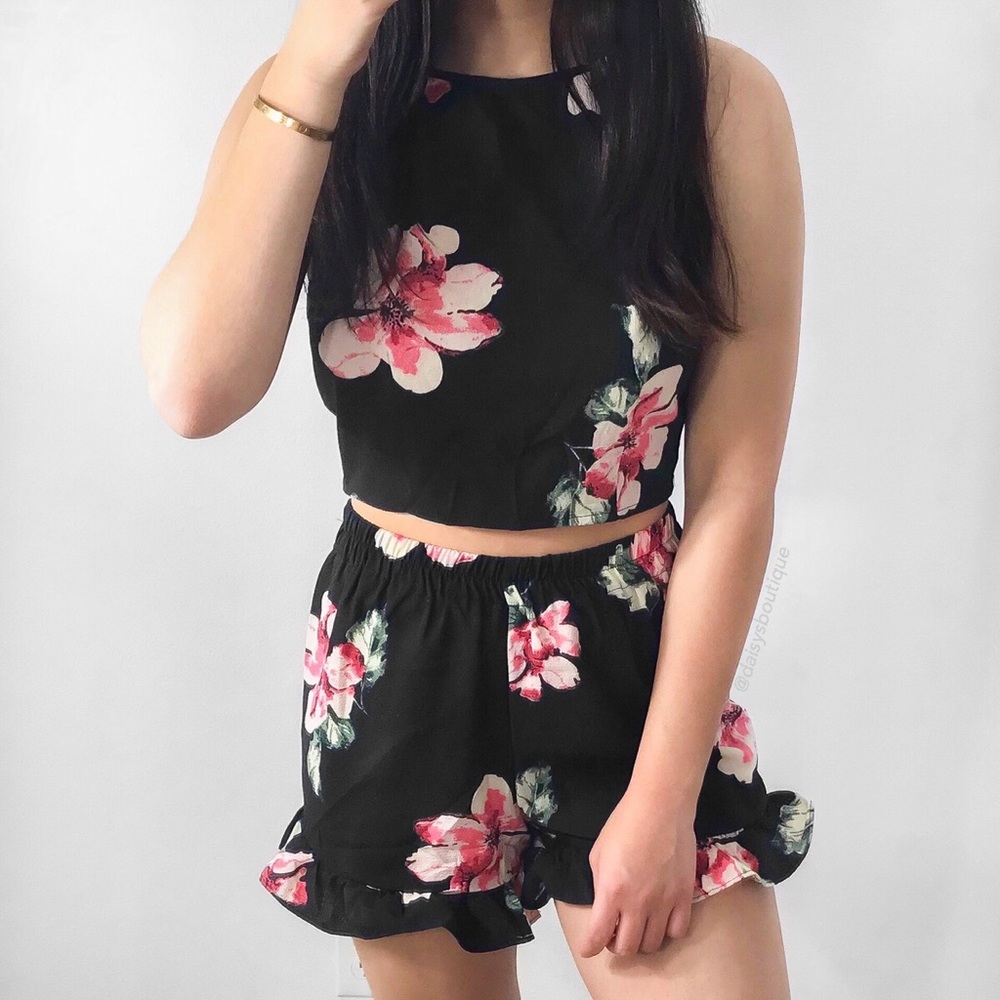 ❤️SALE❤️ black pink floral two piece shorts set - Picture 5 of 5